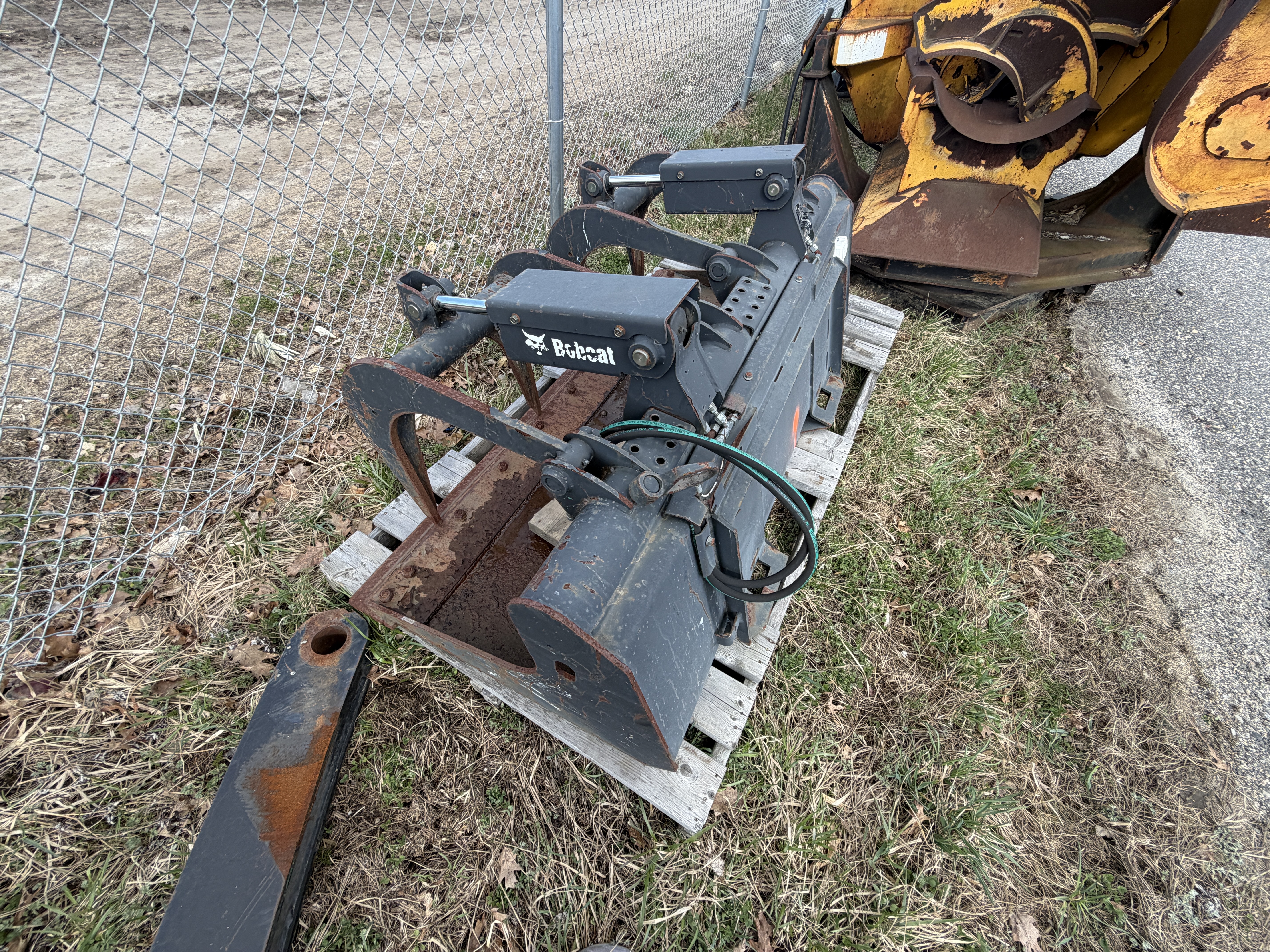 Bobcat Hydraulic Grapple Bucket