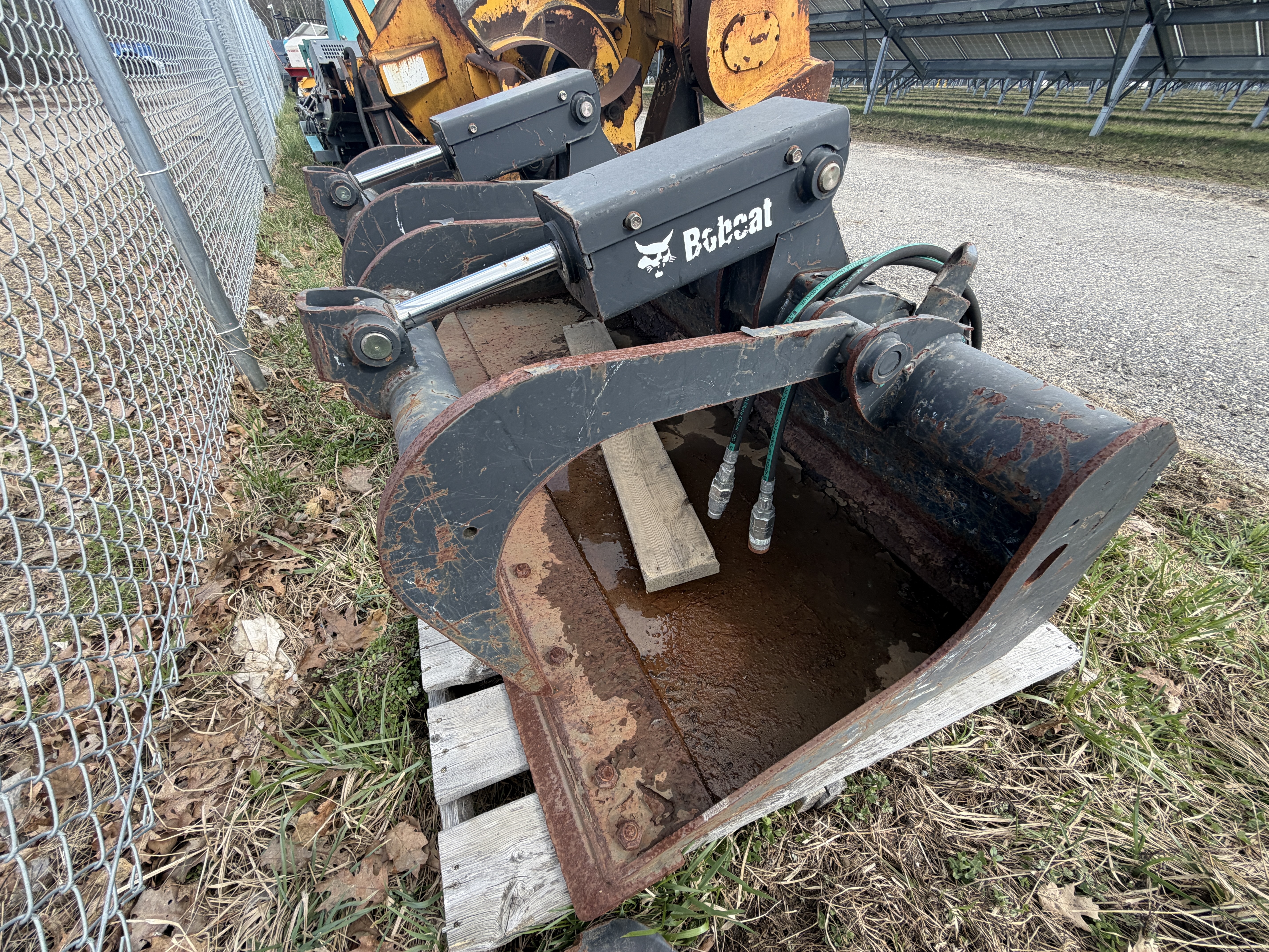 Bobcat Hydraulic Grapple Bucket — $4,000 — photo 2